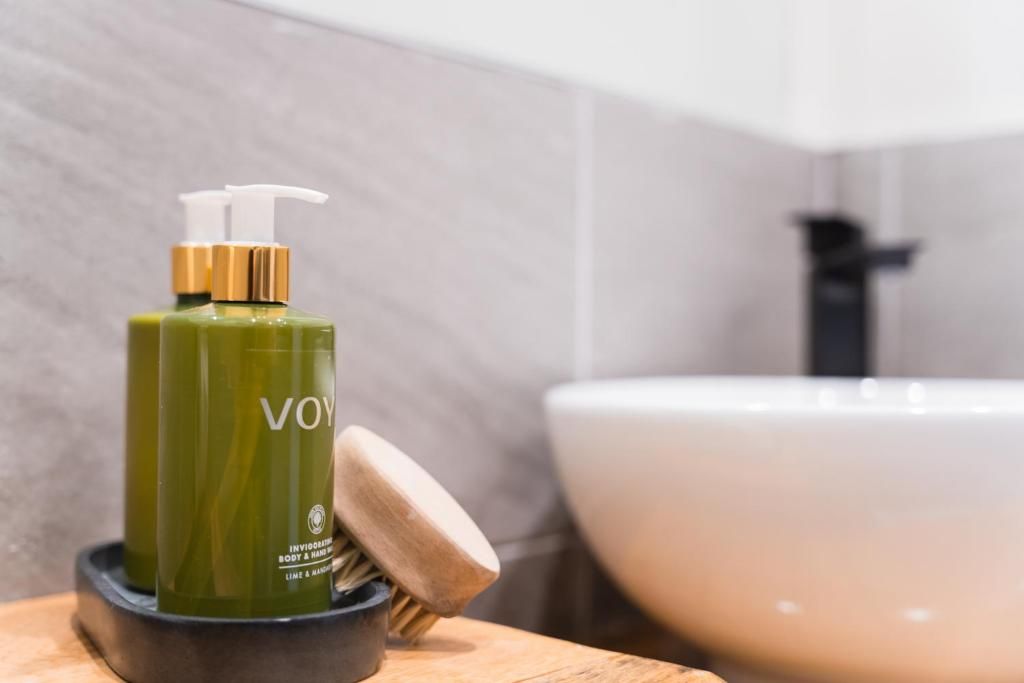 VOYA seaweed bathroom amenities