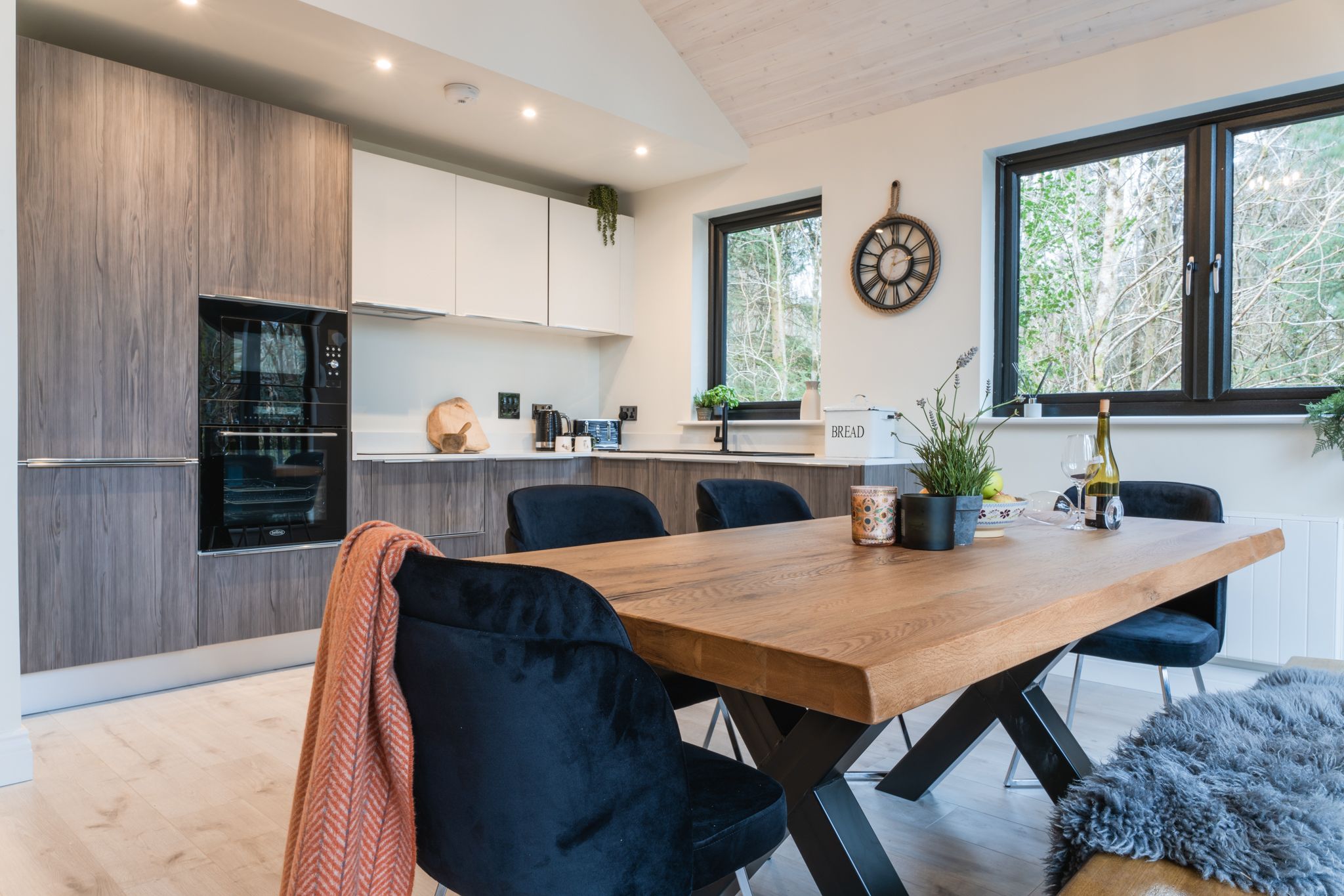 ReTREEt lodge kitchen-diner with a live-edge oak table